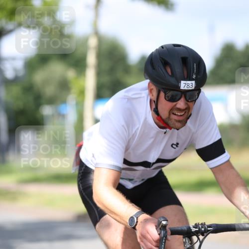 10.08.2025 - GEWOBA Citytriathlon Bremen Yannick Fuchs http://msf.ph/oto/8558911 10.08.2025 12:35:39 Radfahren 642, 719, 742, 763, 783, 833, 919, 933, 966 meine-sportfotos.de