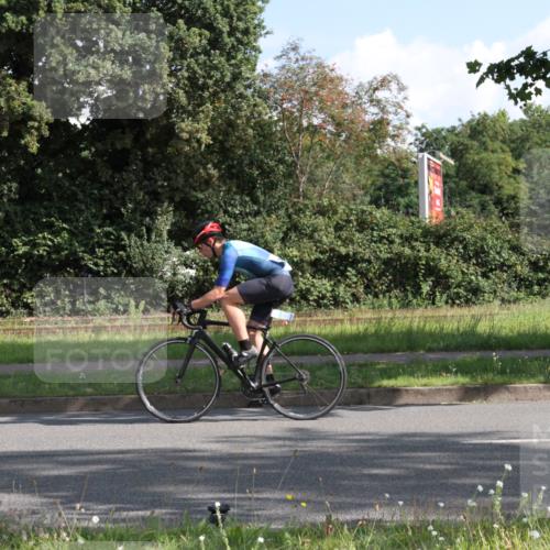 10.08.2025 - GEWOBA Citytriathlon Bremen Yannick Fuchs http://msf.ph/oto/8558917 10.08.2025 10:35:34 Radfahren 83, 137, 356, 359, 392, 418, 454, 466, 480, 492 meine-sportfotos.de