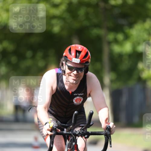 10.08.2025 - GEWOBA Citytriathlon Bremen Yannick Fuchs http://msf.ph/oto/8558934 10.08.2025 12:35:57 Radfahren 567, 636, 843, 877, 933, 966 meine-sportfotos.de