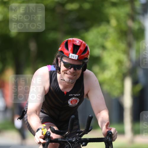 10.08.2025 - GEWOBA Citytriathlon Bremen Yannick Fuchs http://msf.ph/oto/8558935 10.08.2025 12:35:57 Radfahren 567, 636, 843, 877, 933, 966 meine-sportfotos.de