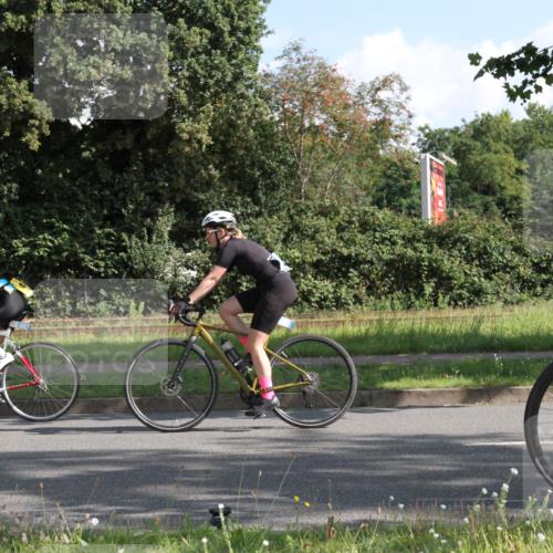 10.08.2025 - GEWOBA Citytriathlon Bremen Yannick Fuchs http://msf.ph/oto/8558936 10.08.2025 10:35:37 Radfahren 83, 109, 137, 356, 392, 418, 454, 466, 480 meine-sportfotos.de