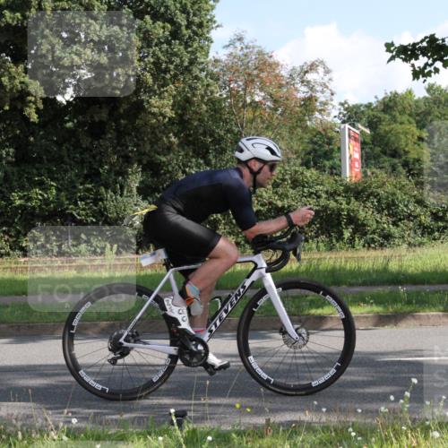 10.08.2025 - GEWOBA Citytriathlon Bremen Yannick Fuchs http://msf.ph/oto/8558942 10.08.2025 10:35:44 Radfahren 71, 83, 109, 225, 392, 452, 454, 466, 480 meine-sportfotos.de