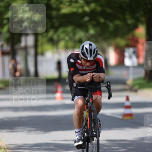 10.08.2025 - GEWOBA Citytriathlon Bremen Yannick Fuchs http://msf.ph/oto/8558947 10.08.2025 12:36:04 Radfahren 567, 582, 636, 759, 843, 877 meine-sportfotos.de