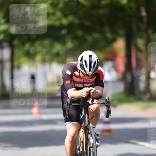 10.08.2025 - GEWOBA Citytriathlon Bremen Yannick Fuchs http://msf.ph/oto/8558948 10.08.2025 12:36:04 Radfahren 567, 582, 636, 759, 843, 877 meine-sportfotos.de