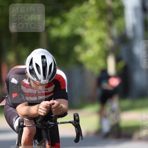 10.08.2025 - GEWOBA Citytriathlon Bremen Yannick Fuchs http://msf.ph/oto/8558952 10.08.2025 12:36:05 Radfahren 567, 582, 636, 759, 843, 877 meine-sportfotos.de