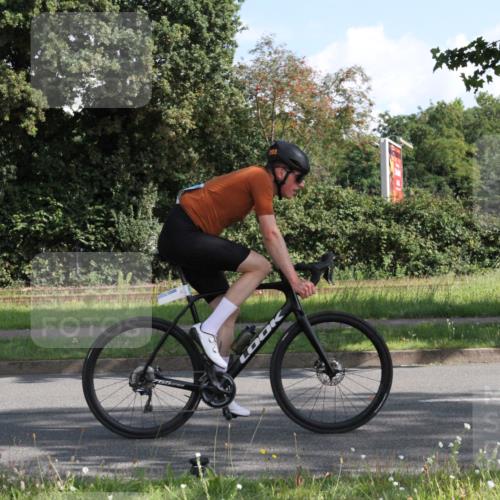 10.08.2025 - GEWOBA Citytriathlon Bremen Yannick Fuchs http://msf.ph/oto/8558954 10.08.2025 10:35:48 Radfahren 71, 83, 109, 225, 392, 452, 454 meine-sportfotos.de