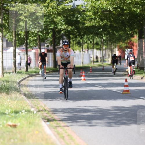 10.08.2025 - GEWOBA Citytriathlon Bremen Yannick Fuchs http://msf.ph/oto/8558957 10.08.2025 12:36:09 Radfahren 567, 582, 636, 759, 877 meine-sportfotos.de