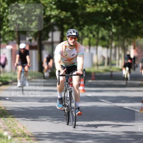 10.08.2025 - GEWOBA Citytriathlon Bremen Yannick Fuchs http://msf.ph/oto/8558959 10.08.2025 12:36:09 Radfahren 567, 582, 636, 759, 877 meine-sportfotos.de
