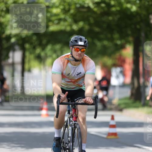 10.08.2025 - GEWOBA Citytriathlon Bremen Yannick Fuchs http://msf.ph/oto/8558961 10.08.2025 12:36:10 Radfahren 567, 582, 636, 759, 877 meine-sportfotos.de