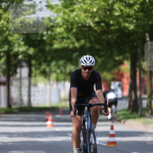 10.08.2025 - GEWOBA Citytriathlon Bremen Yannick Fuchs http://msf.ph/oto/8558968 10.08.2025 12:36:12 Radfahren 567, 582, 636, 639, 759 meine-sportfotos.de