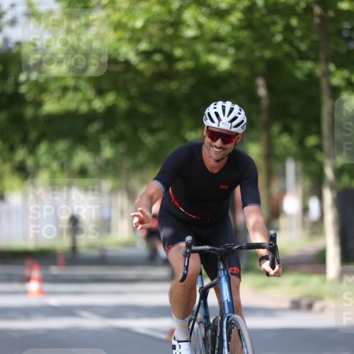 10.08.2025 - GEWOBA Citytriathlon Bremen Yannick Fuchs http://msf.ph/oto/8558970 10.08.2025 12:36:12 Radfahren 567, 582, 636, 639, 759 meine-sportfotos.de