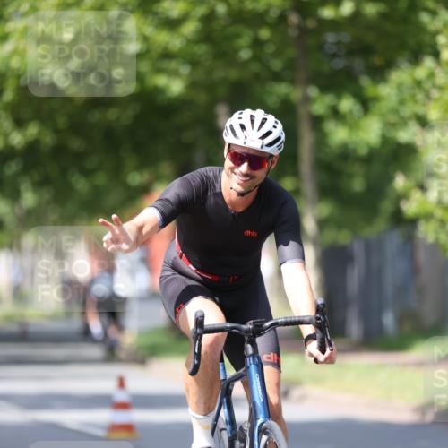 10.08.2025 - GEWOBA Citytriathlon Bremen Yannick Fuchs http://msf.ph/oto/8558971 10.08.2025 12:36:13 Radfahren 565, 567, 582, 599, 636, 639, 759 meine-sportfotos.de