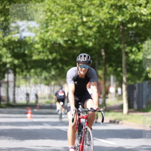 10.08.2025 - GEWOBA Citytriathlon Bremen Yannick Fuchs http://msf.ph/oto/8558977 10.08.2025 12:36:16 Radfahren 565, 567, 582, 599, 636, 639, 759, 766, 790 meine-sportfotos.de