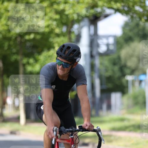 10.08.2025 - GEWOBA Citytriathlon Bremen Yannick Fuchs http://msf.ph/oto/8558980 10.08.2025 12:36:16 Radfahren 565, 567, 582, 599, 636, 639, 759, 766, 790 meine-sportfotos.de