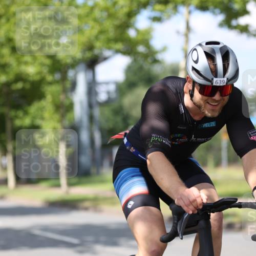 10.08.2025 - GEWOBA Citytriathlon Bremen Yannick Fuchs http://msf.ph/oto/8558987 10.08.2025 12:36:21 Radfahren 565, 582, 599, 636, 639, 759, 766, 790, 794, 872 meine-sportfotos.de