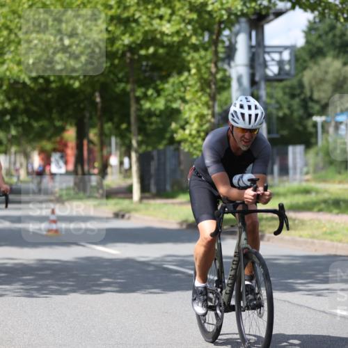 10.08.2025 - GEWOBA Citytriathlon Bremen Yannick Fuchs http://msf.ph/oto/8559017 10.08.2025 12:36:31 Radfahren 565, 599, 639, 750, 765, 766, 781, 789, 790, 794, 872, 1025, 1032 meine-sportfotos.de