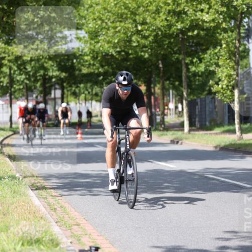 10.08.2025 - GEWOBA Citytriathlon Bremen Yannick Fuchs http://msf.ph/oto/8559027 10.08.2025 12:36:36 Radfahren 565, 570, 599, 639, 701, 750, 765, 766, 781, 789, 790, 794, 872, 1025, 1029, 1032 meine-sportfotos.de