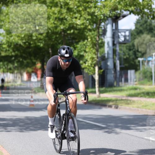 10.08.2025 - GEWOBA Citytriathlon Bremen Yannick Fuchs http://msf.ph/oto/8559029 10.08.2025 12:36:36 Radfahren 565, 570, 599, 639, 701, 750, 765, 766, 781, 789, 790, 794, 872, 1025, 1029, 1032 meine-sportfotos.de