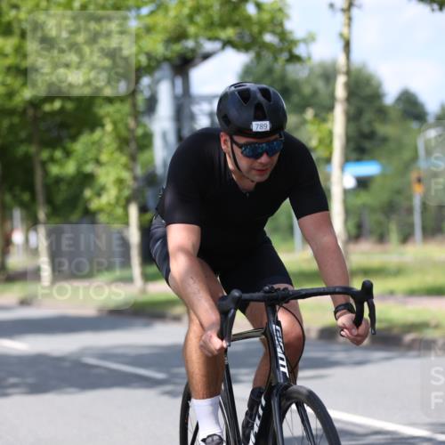 10.08.2025 - GEWOBA Citytriathlon Bremen Yannick Fuchs http://msf.ph/oto/8559031 10.08.2025 12:36:36 Radfahren 565, 570, 599, 639, 701, 750, 765, 766, 781, 789, 790, 794, 872, 1025, 1029, 1032 meine-sportfotos.de