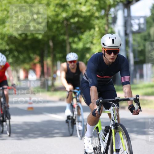 10.08.2025 - GEWOBA Citytriathlon Bremen Yannick Fuchs http://msf.ph/oto/8559038 10.08.2025 12:36:39 Radfahren 570, 701, 750, 765, 766, 781, 789, 790, 794, 872, 1025, 1029, 1032 meine-sportfotos.de