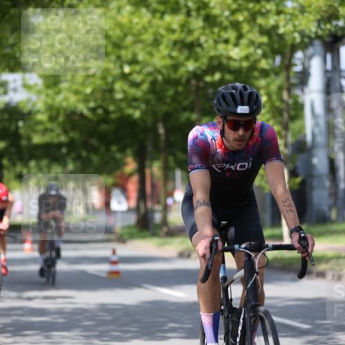 10.08.2025 - GEWOBA Citytriathlon Bremen Yannick Fuchs http://msf.ph/oto/8559046 10.08.2025 12:36:41 Radfahren 570, 701, 750, 765, 781, 789, 790, 794, 872, 1025, 1029, 1032 meine-sportfotos.de