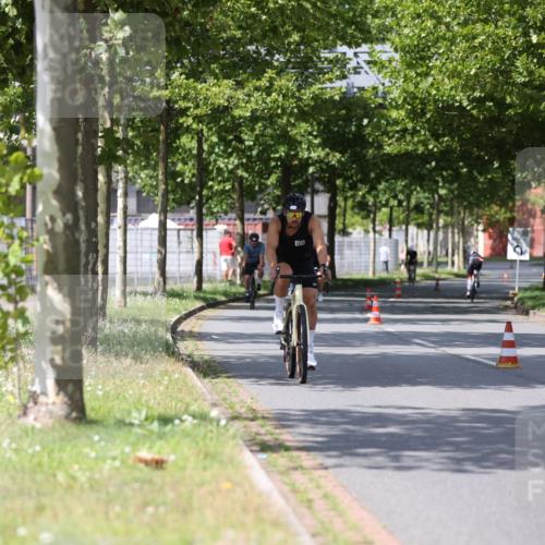 10.08.2025 - GEWOBA Citytriathlon Bremen Yannick Fuchs http://msf.ph/oto/8559060 10.08.2025 12:36:56 Radfahren 570, 631, 678, 701, 734, 739, 982, 1029, 1033 meine-sportfotos.de