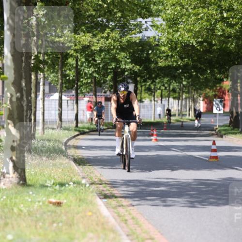 10.08.2025 - GEWOBA Citytriathlon Bremen Yannick Fuchs http://msf.ph/oto/8559061 10.08.2025 12:36:56 Radfahren 570, 631, 678, 701, 734, 739, 982, 1029, 1033 meine-sportfotos.de