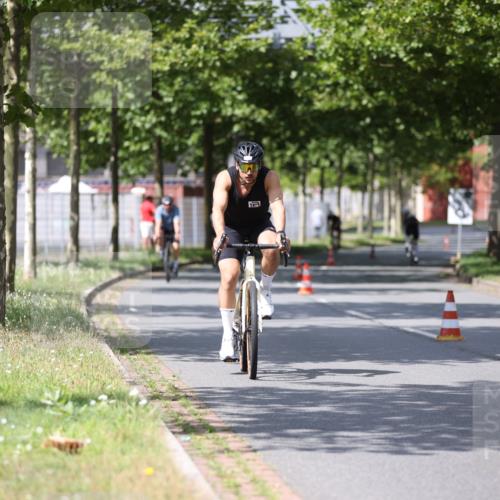 10.08.2025 - GEWOBA Citytriathlon Bremen Yannick Fuchs http://msf.ph/oto/8559062 10.08.2025 12:36:57 Radfahren 570, 631, 678, 701, 734, 739, 982, 1029, 1033 meine-sportfotos.de