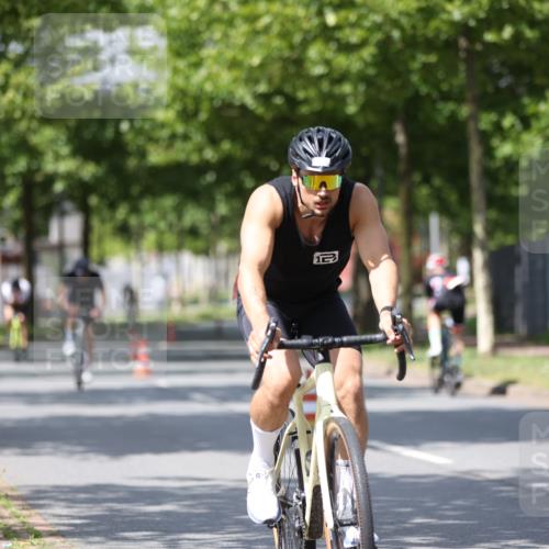 10.08.2025 - GEWOBA Citytriathlon Bremen Yannick Fuchs http://msf.ph/oto/8559064 10.08.2025 12:36:58 Radfahren 631, 678, 701, 734, 739, 982, 1033 meine-sportfotos.de