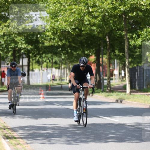 10.08.2025 - GEWOBA Citytriathlon Bremen Yannick Fuchs http://msf.ph/oto/8559069 10.08.2025 12:37:00 Radfahren 631, 678, 734, 739, 982, 1033 meine-sportfotos.de