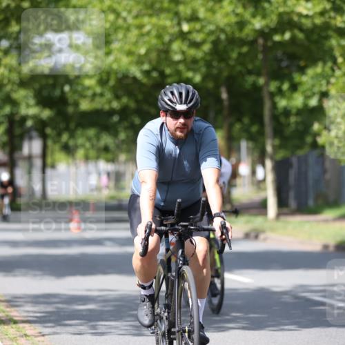 10.08.2025 - GEWOBA Citytriathlon Bremen Yannick Fuchs http://msf.ph/oto/8559075 10.08.2025 12:37:01 Radfahren 631, 678, 726, 734, 739, 982, 1033 meine-sportfotos.de