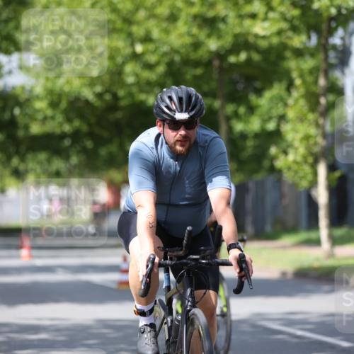 10.08.2025 - GEWOBA Citytriathlon Bremen Yannick Fuchs http://msf.ph/oto/8559076 10.08.2025 12:37:01 Radfahren 631, 678, 726, 734, 739, 982, 1033 meine-sportfotos.de