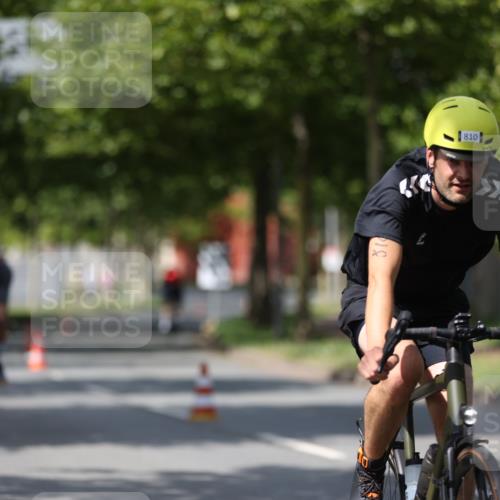 10.08.2025 - GEWOBA Citytriathlon Bremen Yannick Fuchs http://msf.ph/oto/8559093 10.08.2025 12:37:14 Radfahren 631, 726, 734, 804, 982, 1033 meine-sportfotos.de