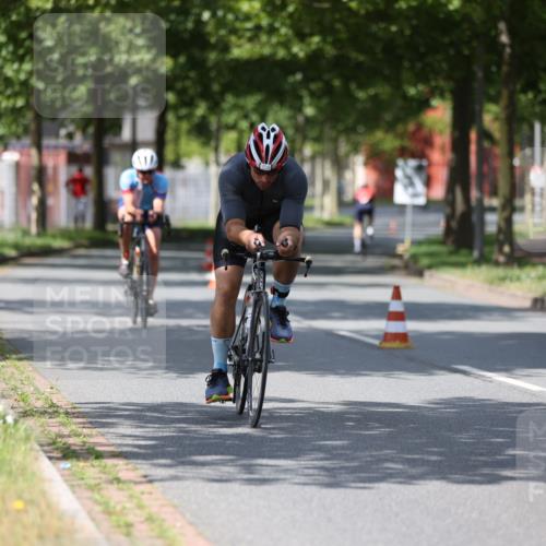 10.08.2025 - GEWOBA Citytriathlon Bremen Yannick Fuchs http://msf.ph/oto/8559094 10.08.2025 12:37:15 Radfahren 631, 726, 734, 804, 982 meine-sportfotos.de