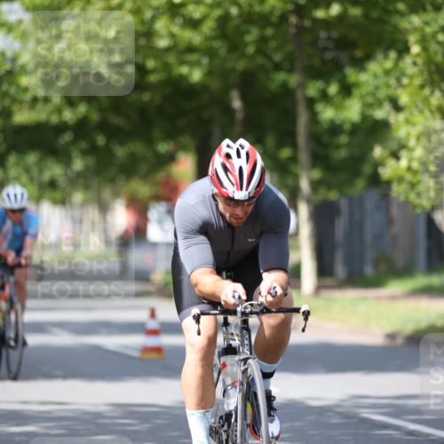 10.08.2025 - GEWOBA Citytriathlon Bremen Yannick Fuchs http://msf.ph/oto/8559097 10.08.2025 12:37:15 Radfahren 631, 726, 734, 804, 982 meine-sportfotos.de