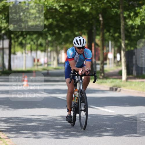 10.08.2025 - GEWOBA Citytriathlon Bremen Yannick Fuchs http://msf.ph/oto/8559099 10.08.2025 12:37:16 Radfahren 631, 726, 804, 982 meine-sportfotos.de