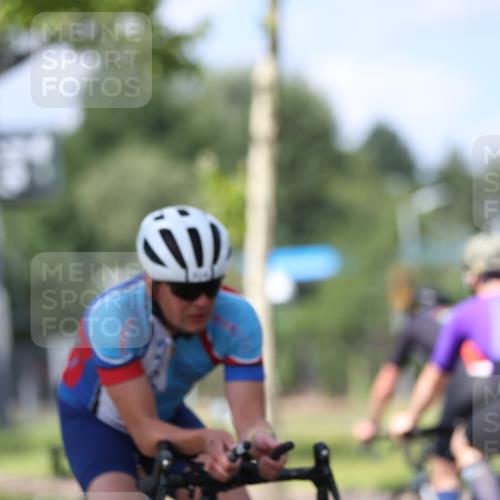 10.08.2025 - GEWOBA Citytriathlon Bremen Yannick Fuchs http://msf.ph/oto/8559104 10.08.2025 12:37:17 Radfahren 726, 804, 982 meine-sportfotos.de