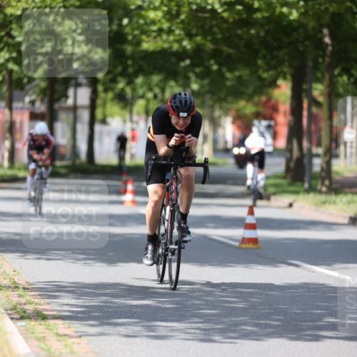 10.08.2025 - GEWOBA Citytriathlon Bremen Yannick Fuchs http://msf.ph/oto/8559106 10.08.2025 12:37:39 Radfahren 563, 603 meine-sportfotos.de
