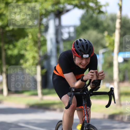 10.08.2025 - GEWOBA Citytriathlon Bremen Yannick Fuchs http://msf.ph/oto/8559110 10.08.2025 12:37:40 Radfahren 563, 603 meine-sportfotos.de