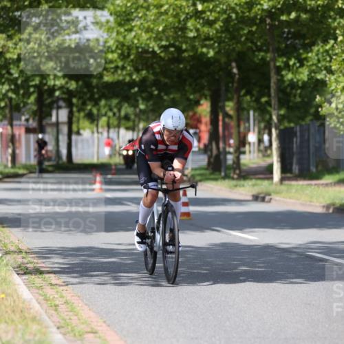 10.08.2025 - GEWOBA Citytriathlon Bremen Yannick Fuchs http://msf.ph/oto/8559112 10.08.2025 12:37:41 Radfahren 563, 603 meine-sportfotos.de