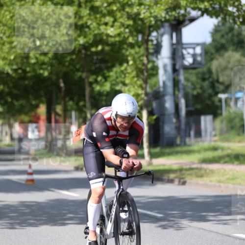 10.08.2025 - GEWOBA Citytriathlon Bremen Yannick Fuchs http://msf.ph/oto/8559115 10.08.2025 12:37:42 Radfahren 563, 603 meine-sportfotos.de