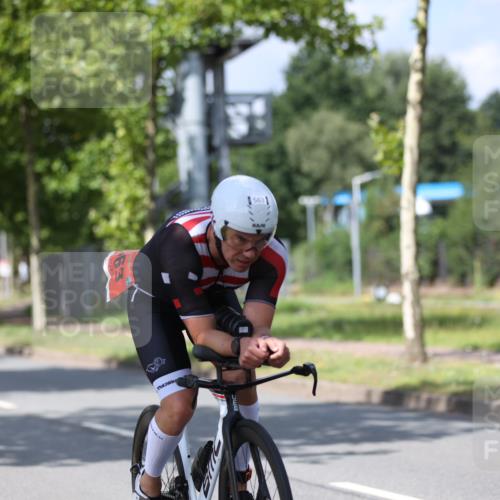 10.08.2025 - GEWOBA Citytriathlon Bremen Yannick Fuchs http://msf.ph/oto/8559116 10.08.2025 12:37:42 Radfahren 563, 603 meine-sportfotos.de