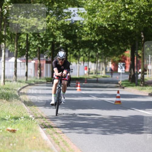 10.08.2025 - GEWOBA Citytriathlon Bremen Yannick Fuchs http://msf.ph/oto/8559118 10.08.2025 12:37:46 Radfahren 563, 603 meine-sportfotos.de