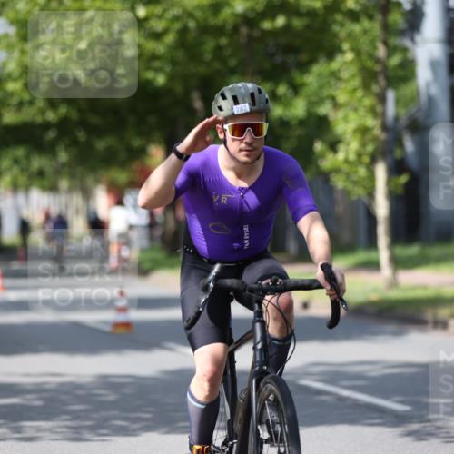 10.08.2025 - GEWOBA Citytriathlon Bremen Yannick Fuchs http://msf.ph/oto/8559141 10.08.2025 12:38:07 Radfahren 618, 671, 761, 764, 782, 784, 825, 844, 853, 1018 meine-sportfotos.de