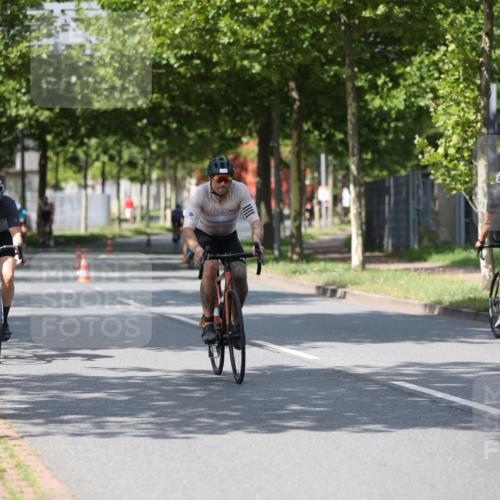 10.08.2025 - GEWOBA Citytriathlon Bremen Yannick Fuchs http://msf.ph/oto/8559151 10.08.2025 12:38:10 Radfahren 618, 671, 761, 764, 782, 784, 825, 844, 853, 1018 meine-sportfotos.de