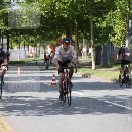 10.08.2025 - GEWOBA Citytriathlon Bremen Yannick Fuchs http://msf.ph/oto/8559152 10.08.2025 12:38:10 Radfahren 618, 671, 761, 764, 782, 784, 825, 844, 853, 1018 meine-sportfotos.de
