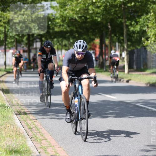 10.08.2025 - GEWOBA Citytriathlon Bremen Yannick Fuchs http://msf.ph/oto/8559156 10.08.2025 12:38:11 Radfahren 557, 618, 671, 761, 764, 782, 784, 825, 844, 853, 1018 meine-sportfotos.de