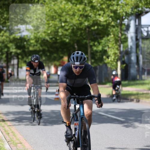10.08.2025 - GEWOBA Citytriathlon Bremen Yannick Fuchs http://msf.ph/oto/8559158 10.08.2025 12:38:11 Radfahren 557, 618, 671, 761, 764, 782, 784, 825, 844, 853, 1018 meine-sportfotos.de