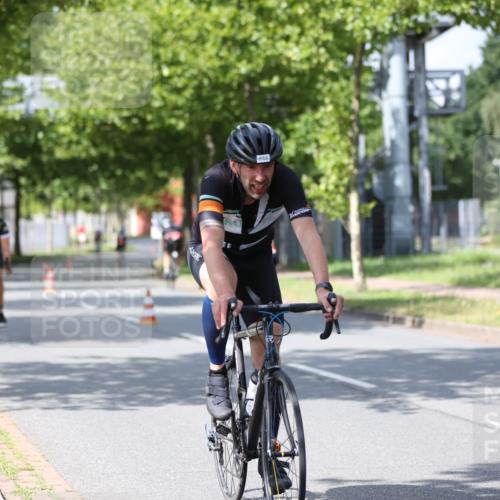 10.08.2025 - GEWOBA Citytriathlon Bremen Yannick Fuchs http://msf.ph/oto/8559160 10.08.2025 12:38:12 Radfahren 557, 618, 671, 761, 764, 782, 784, 825, 844, 853, 1018 meine-sportfotos.de