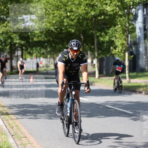 10.08.2025 - GEWOBA Citytriathlon Bremen Yannick Fuchs http://msf.ph/oto/8559165 10.08.2025 12:38:13 Radfahren 557, 671, 761, 764, 782, 784, 825, 844, 853, 1018 meine-sportfotos.de